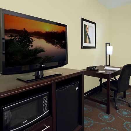 Hampton Inn Beeville Exteriör bild