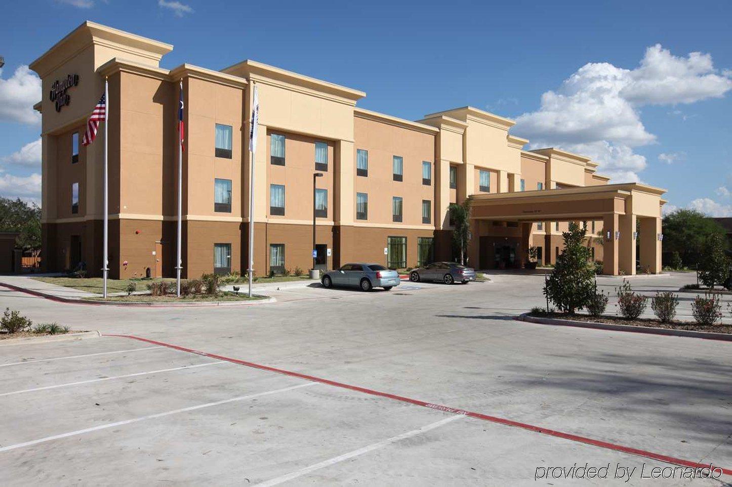 Hampton Inn Beeville Exteriör bild